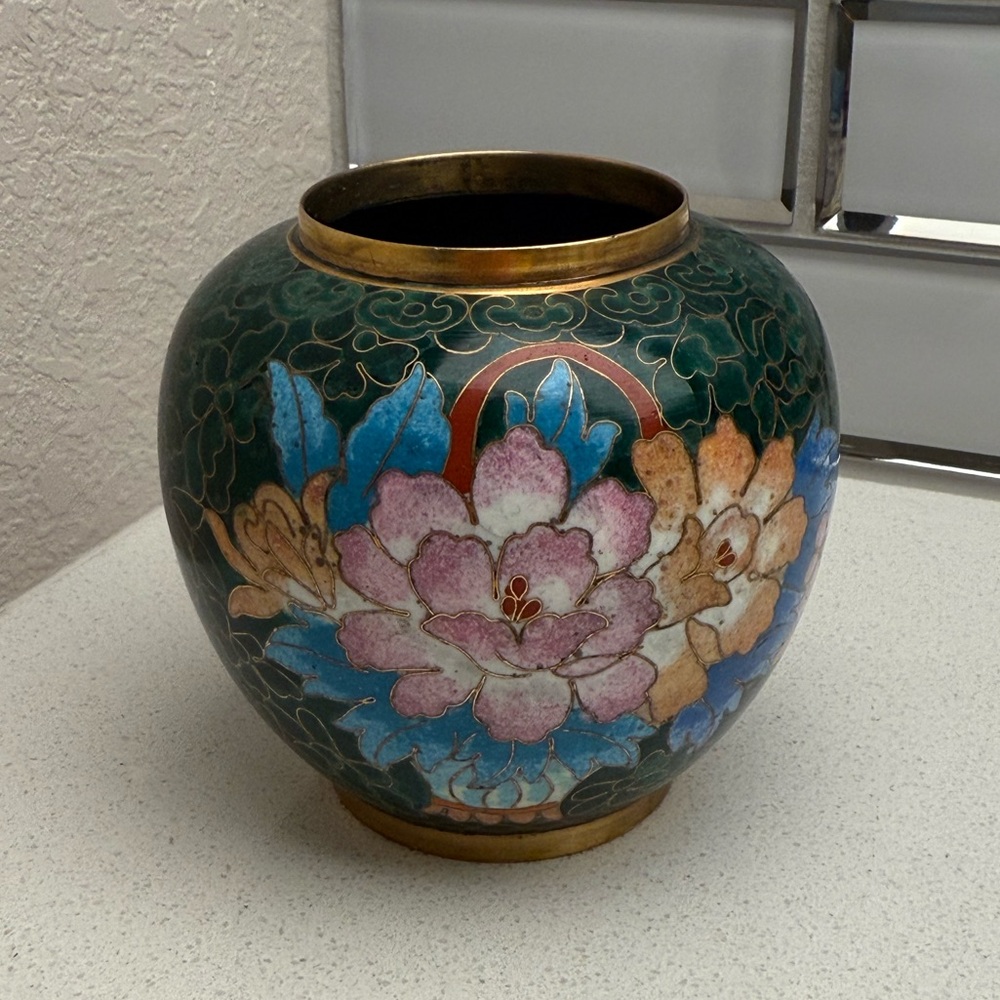 Vintage Floral Cloisonné Vase with Gold Accents Enamel Chinese Jar Brass - Picture 5 of 13